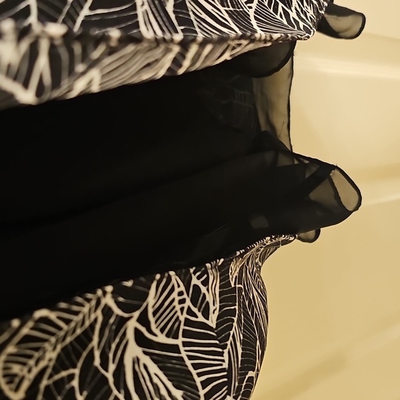 🩷🖤 Loft Flowy Sleeveless Top - SO NICE! - Picture 5 of 6